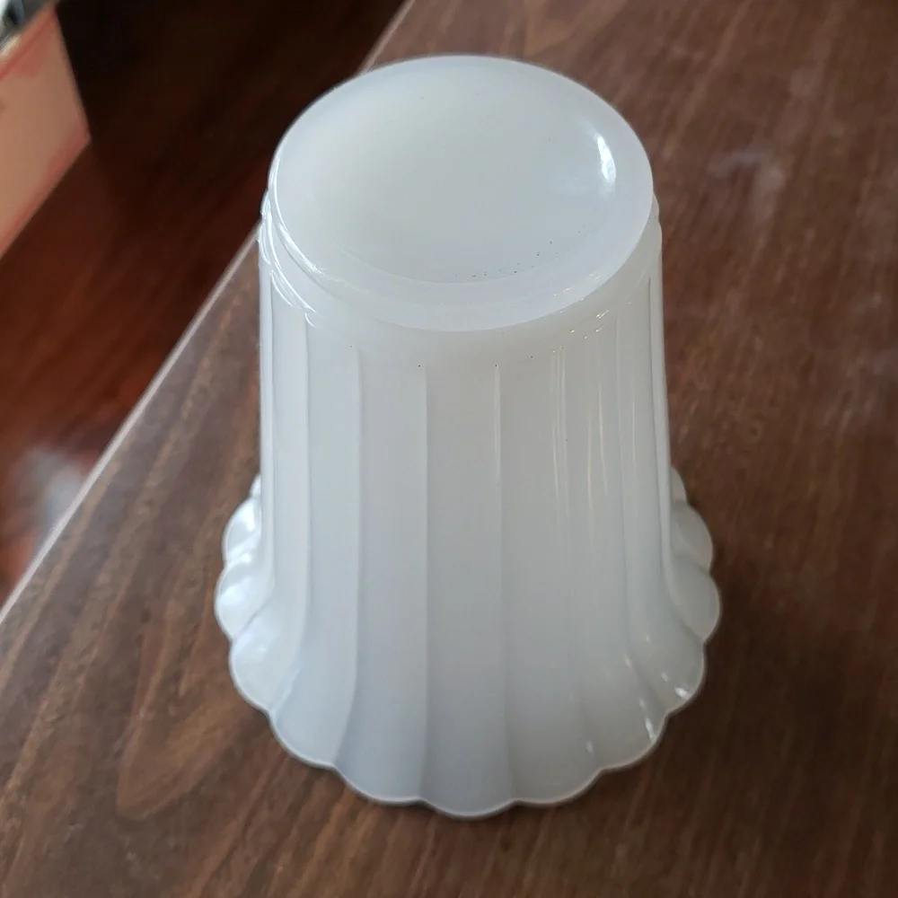 Beaumont Ferlux Vtg Clambroth vase